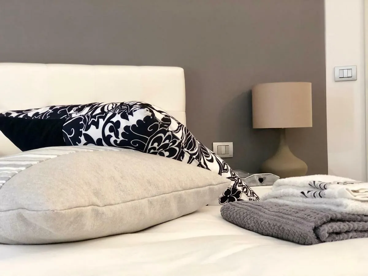 A Casa Mia Home Suite Chiavari 0*,
